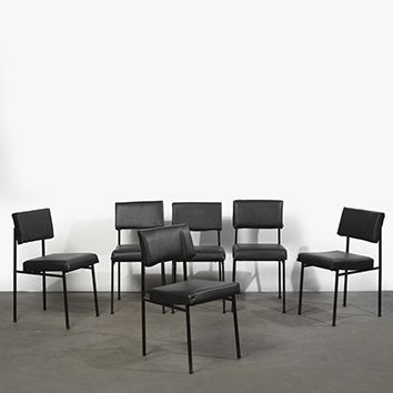 Gérard GUERMONPREZ (XXe siècle) 
Série de 6 chaises
Métal laqué noir et simili noir
Édition...