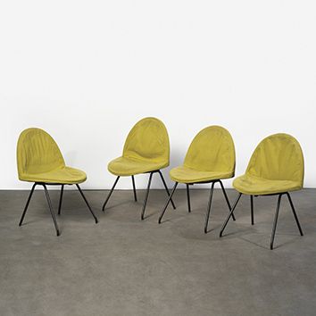 Joseph-André MOTTE (1925-2013) 
Série de 4 chaises Langue» modèle «771»
Tissu vert...