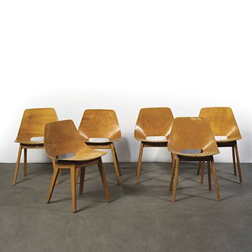 Pierre GUARICHE (1926-1995) 
Série de 6 chaises modèle «Tonneau pieds bois»
Bois...