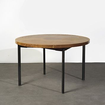 Pierre GUARICHE (1926-1995) 
Table de salle à manger ronde à allonge centrale
Placage...