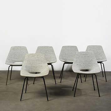 Pierre GUARICHE (1926-1995) 
Série de 6 chaises «Tonneau»
Tissu gris chiné et métal...