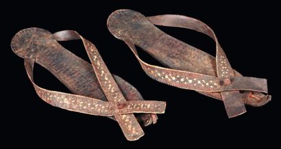 Égypte Paire de sandales. Les semelles sont constituées par deux couches de cuir...