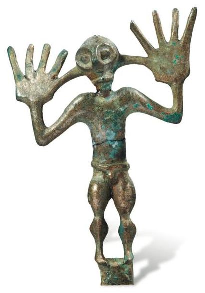 Orient Statuette votive représentant un homme nu, stylisé, les bras levés, les mains...