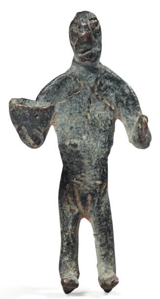 Orient Statuette votive représentant un orant stylisé, tenant de la main droite une...