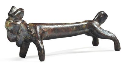 Orient Figurine représentant un caprin, le corps très étiré. Bronze. Art Cananéen,...