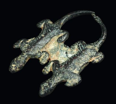 Orient Figurine représentant deux lézards côte à côte en vue aérienne. Bronze. Péninsule...