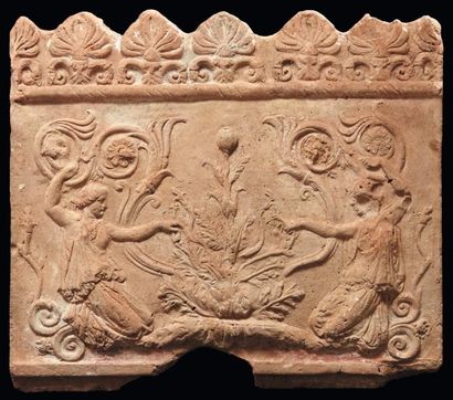 Néolithique & Antiquité classique Plaque Campana. Elle est ornée en relief de deux...