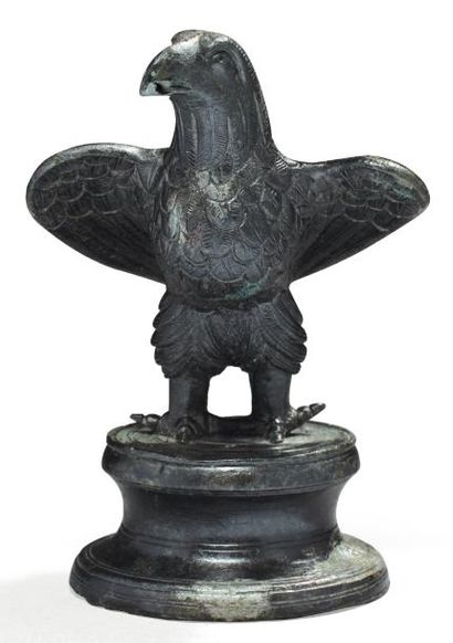 Néolithique & Antiquité classique Statuette représentant un aigle. Il est posé sur...