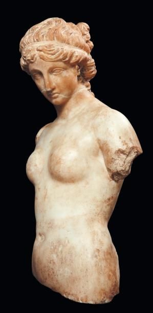 Néolithique & Antiquité classique Buste d'Hermaphrodite. Il est représenté nu, gracieusement...