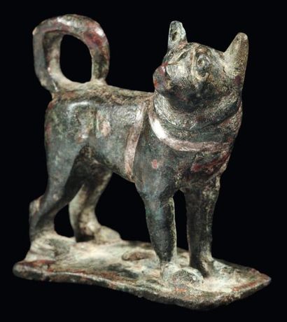 Néolithique & Antiquité classique Figurine représentant un chien sur une base, la...