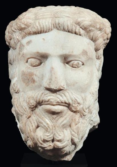 Néolithique & Antiquité classique Tête janus. Elle est sculptée d'un côté du visage...