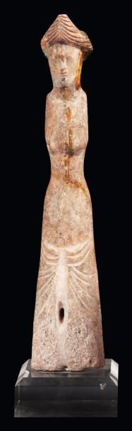 Néolithique & Antiquité classique Statuette représentant une femme, les jambes couvertes...