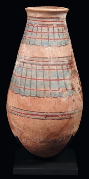 Égypte Vase à panse piriforme peint de cercles concentriques bleus et rouges avec...