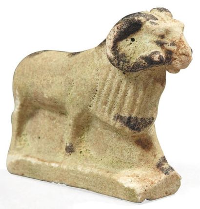 Égypte Figurine représentant un bélier passant, probablement le dieu Knoum, certains...