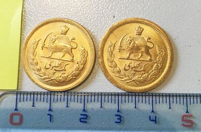 null 

Deux pièces en or Muhammad Reza Pahlavi TTB à SUP

poids : 16,21 g.