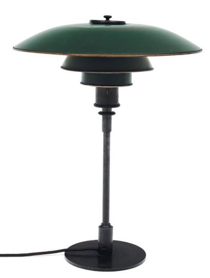 POUL HENNINGSEN (1894-1967) Lampe de table modèle PH 3/2 Métal laqué vert et Métal...