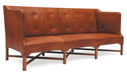 KAARE KLINT (1888-1954) Sofa à trois places modèle « 4118 » Acajou, cuir brun et...
