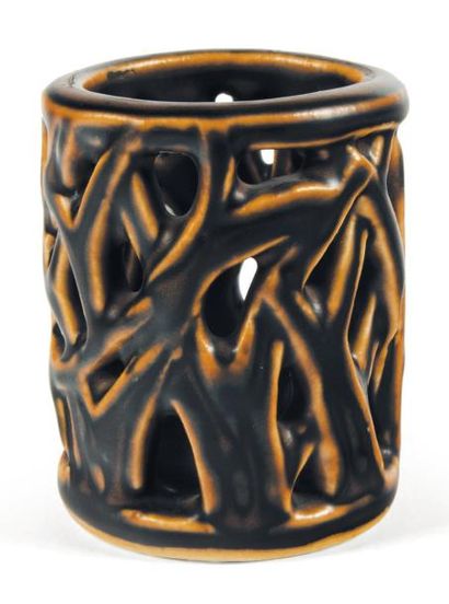 AXEL SALTO (1889-1961) Pot Céramique émaillée. Signé. Vers 1940. H_7,2 cm
