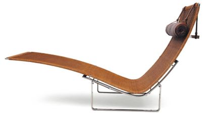 POUL KJÆRHOLM (1929-1980) Chaise longue modèle «EKC 24» Acier nickelé mat, rotin...