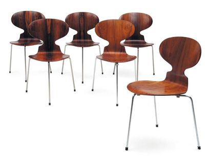 ARNE JACOBSEN (1902-1971) Suite de six chaises « fourmis » Palissandre et métal tubulaire....