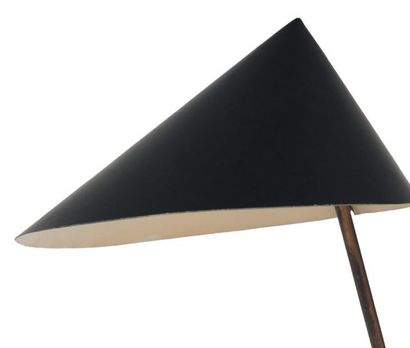 SVEN AAGE HOLM Lampe de table Métal laqué noir et laiton. H_49 cm