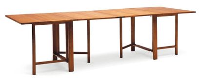 BRUNO MATHSSON (1907-1988) Table de salle à manger pouvant former console. Plateau...