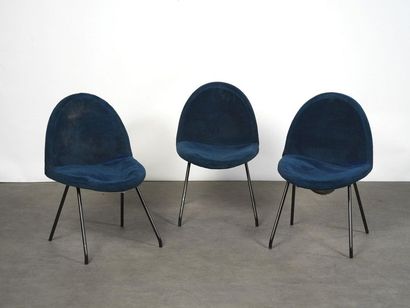 Joseph André MOTTE (1925-2013) Série de 3 chaises « Langue » modèle « 771 »

Velours...