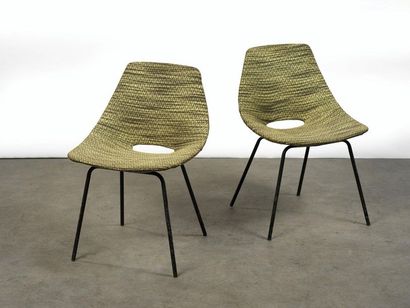 Pierre GUARICHE (1926-1995) Paire de chaises modèle « Tonneau » 

Tissu bicolore...
