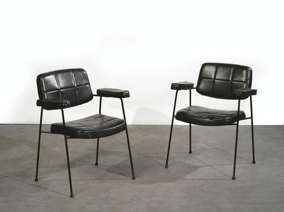 Pierre PAULIN (1927-2009) Paire de fauteuils modèle « CM 197 »

Simili noir et métal...