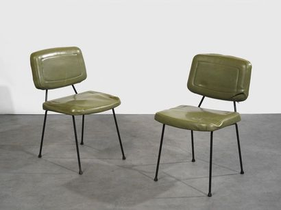Pierre PAULIN (1927-2009) Paire de chaises modèle « CM 196 »

Simili kaki et métal...