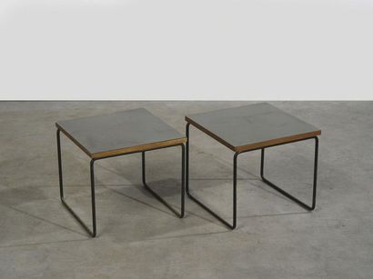 Pierre GUARICHE (1926-1995) Paire de tables basses modèle « volante »

Métal laqué...