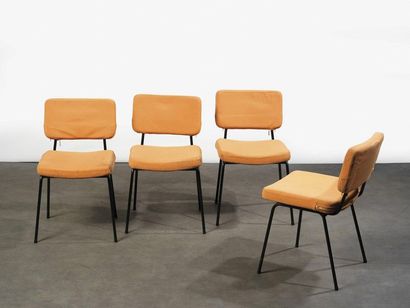 ANDRÉ SIMARD (Né en 1926) Série de 4 chaises 

Tissu orange et métal laqué noir

H_76...