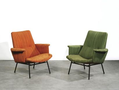Pierre GUARICHE (1926-1995) Paire de fauteuils modèle « SK 660 » 

Tissu rouge et...
