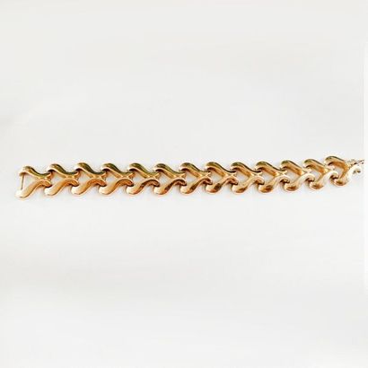 null Bracelet en or rose 14K (585) articulé de maillons cordiformes.

L_18,5 cm

Poids:...