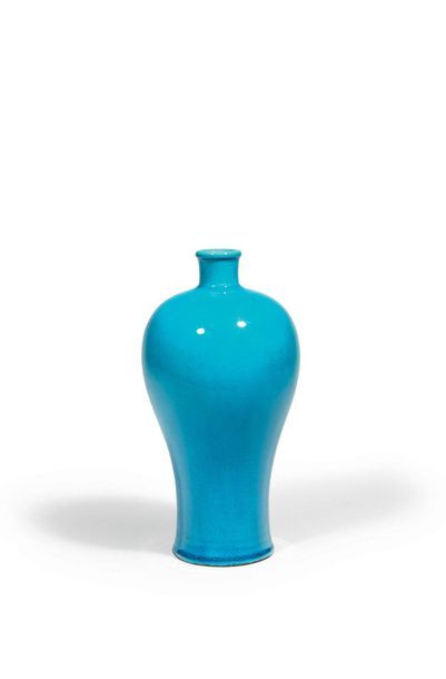 null Vase de forme "meiping" en porcelaine émaillée bleu turquoise. Chine - Epoque...