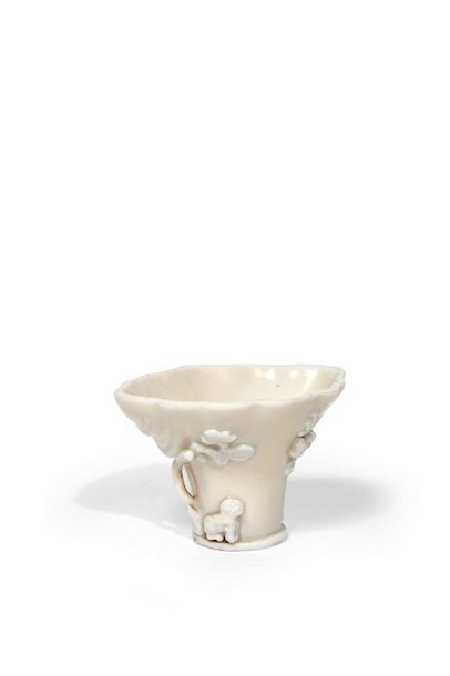 null Chine, Dehua - Epoque Kangxi (1662 - 1722). Coupe libatoire en porcelaine blanche...