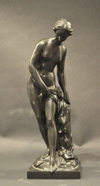 Etienne Maurice FALCONNET (d'après) La baigneuse Epreuve en bronze à patine noire...