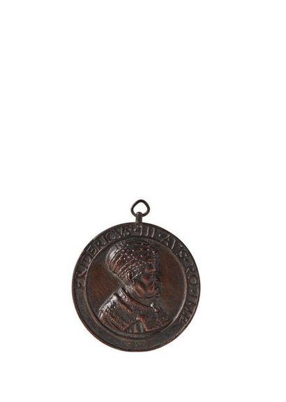 null MÉDAILLE en bronze représentant le profil droit de l'Empereur Fréderic II, inscription...