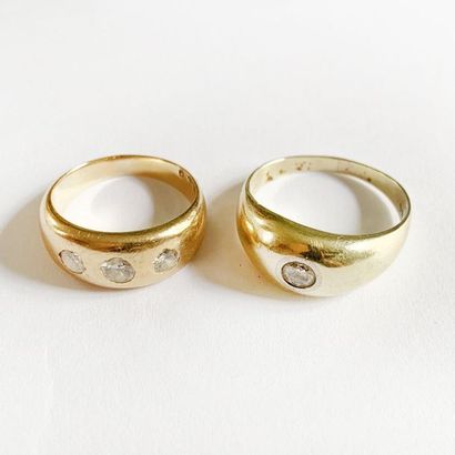 null Set of 2 rings in 18K (750) and 14K (585) yellow gold, set with brilliant-cut...