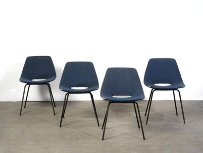 null Pierre Guariche (1926-1995) Série de 4 chaises modèle " Tonneau " Tissu bleu...