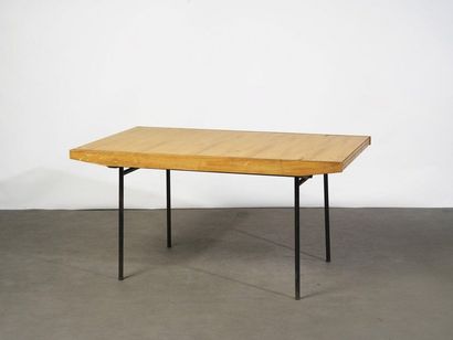 null Alain richard (1926-2017) Table de salle à manger modèle " 324 " à allonges...