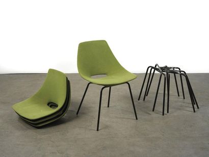null Pierre Guariche (1926-1995) Série de 4 chaises modèle " Tonneau " Tissu vert...