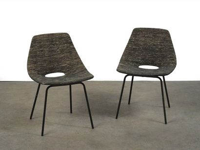 null Pierre Guariche (1926-1995) Pair of "Tonneau" chairs in heather grey fabric...