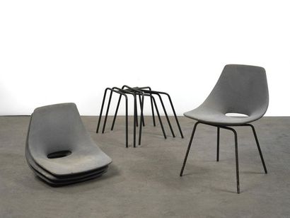 null Pierre Guariche (1926-1995) Série de 4 chaises modèle " Tonneau " Tissu bleu/gris...