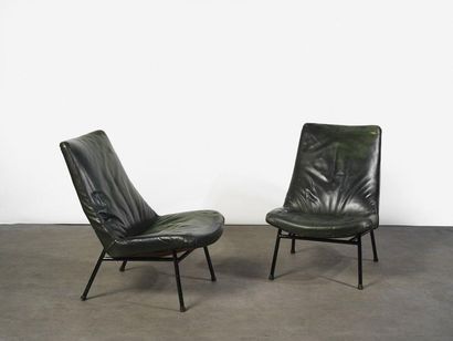 null Pierre Guariche (1926-1995) Pair of "SK 660" armchairs in dark green leatherette...