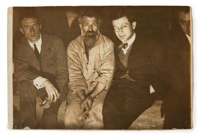 Constantin BRANCUSI. Portrait de groupe : Marcel Duchamp, Constantin Brancusi, Tristan...
