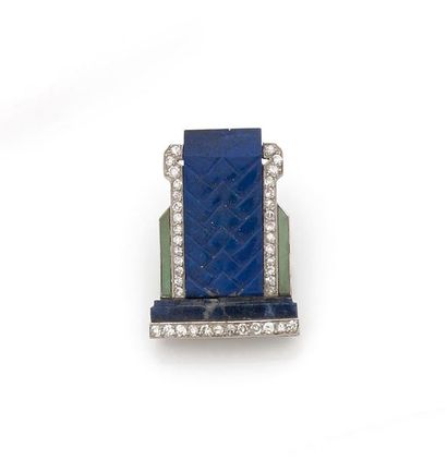 null PLATINUM CLIP of geometric shape composed of sculpted lapis lazuli and jade,...