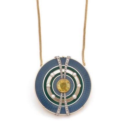 Chaumet. 
ELEMENT OF JEWEL, mounted as a pendant, round in shape with concentric...