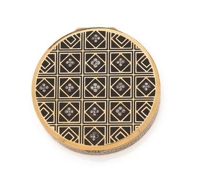 null Circular 18K (750) yellow gold powder case with black enamel checkered decoration,...