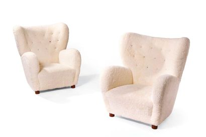 FLEMMING LASSEN (Attribué à) 
Pair of high back armchairs
Sheepskin in sheepskin...